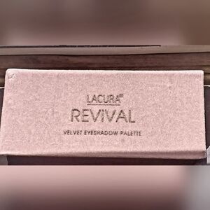 Velet eyeshadow plate